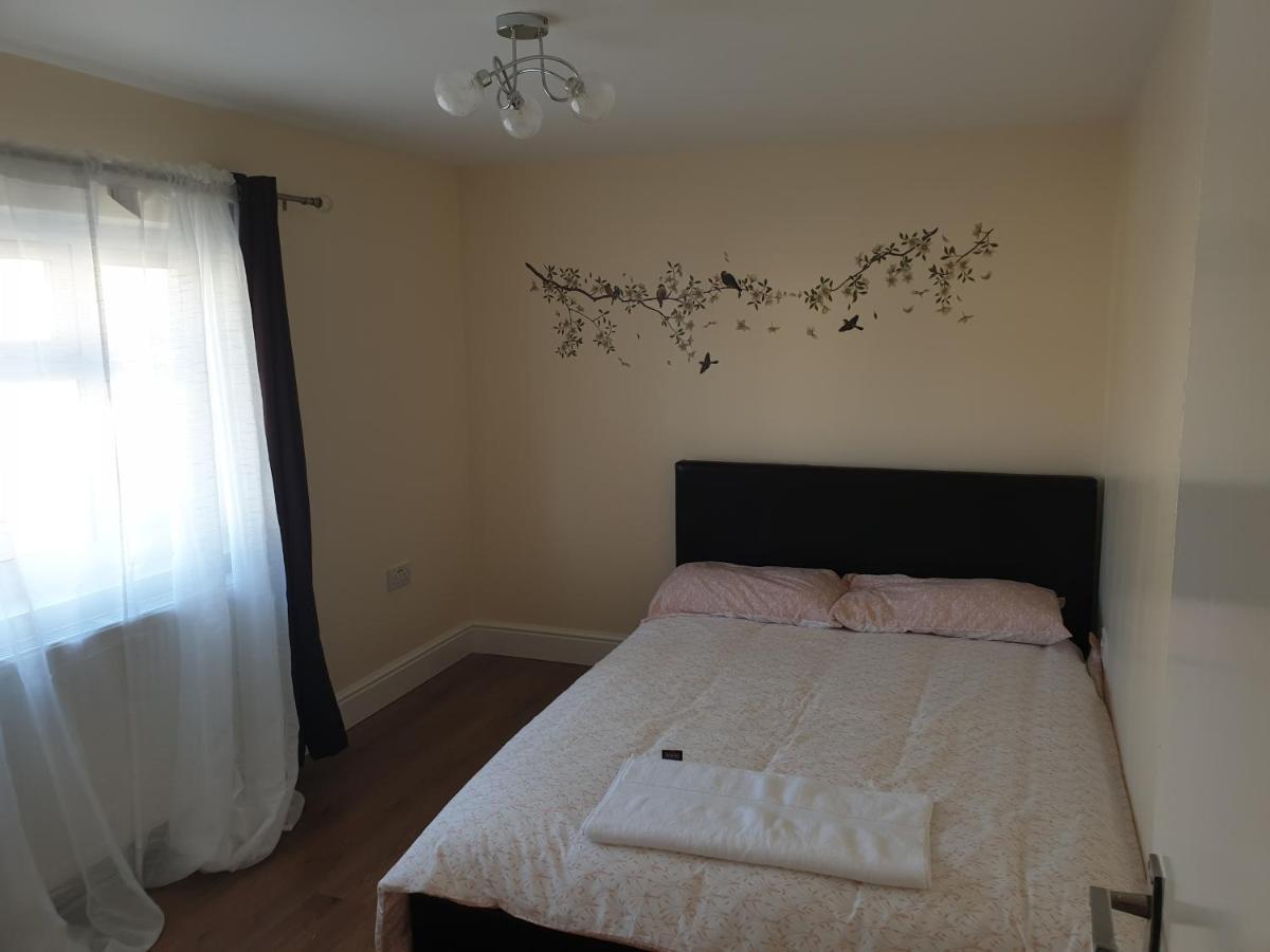 Two Beautiful Double Bedroom Tulip Apartamento Dagenham